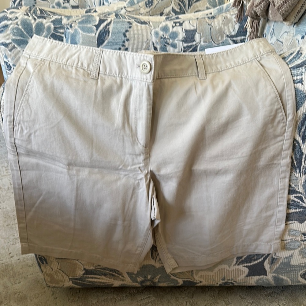 LOFT Cream Bermuda Shorts Cotton Blend Casual